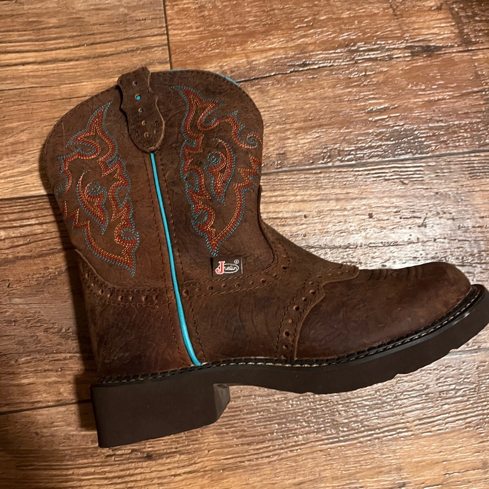 Justin Gypsy Women's Brown Ankle Boots - Picture 9 of 12